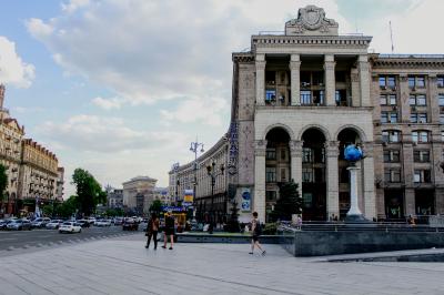 Вид на Хрещатик зі сторони Майдану Незалежності