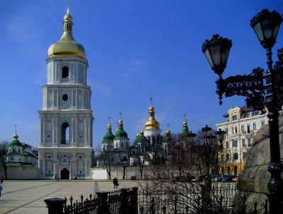 Вид на Софийский собор с колокольней от памятника Богдану Хмельницкому