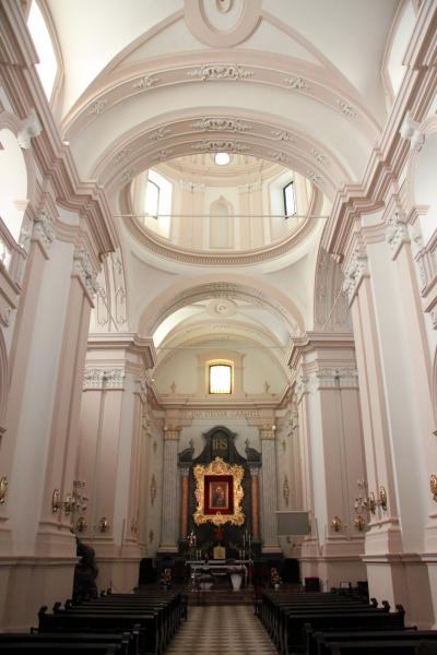 Інтер'єр костелу монастиря ордену Босих Кармелітів