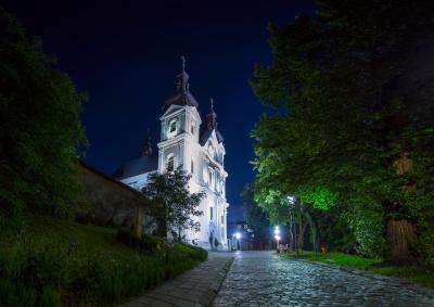 Монастир ордену Босих Кармелітів вночі