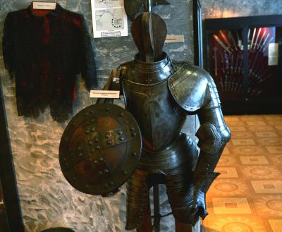 Лицарський обладунок XIV-XV ст. в експозиції Дубенського замку