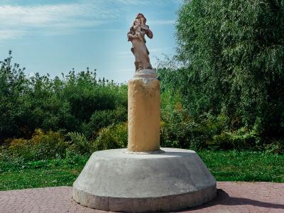 Скульптура Мадонни з малям авторства Миколи Голованя