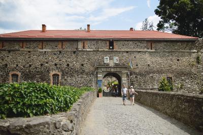 Въездные ворота на территорию Ужгородского замка