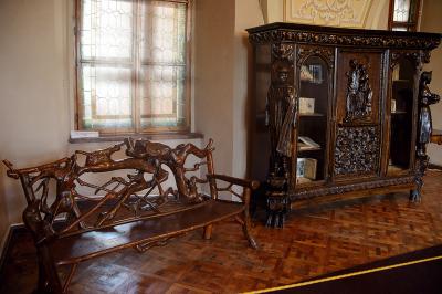 Деревянная мебель в экспозиции Закарпатского краеведческого музея