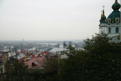 Панорама Днепра с киевских холмов возле Андреевской церкви