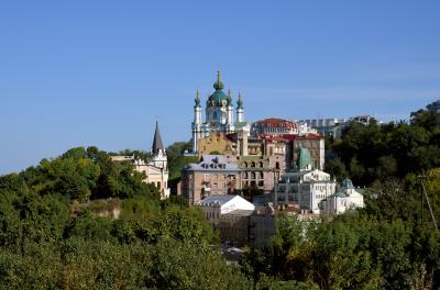 Вид на Андреевскую церковь с Замковой горы