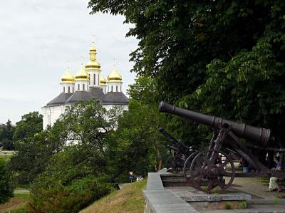 Вид на Катерининську церкву з Чернігівського Валу