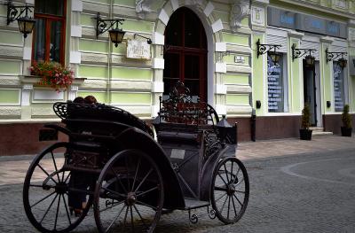 Кована карета на вулиці Ольги Кобилянської у Чернівцях