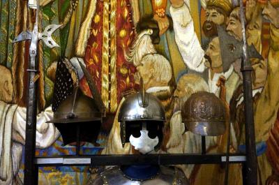 Средневековые шлемы в Днепропетровском историческом музее