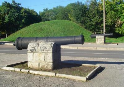 Пушки на Крепостных Валах крепости святой Елизаветы в Кропивницком