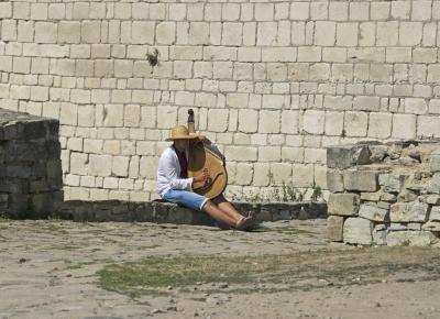 Кобзар біля стін Хотинської фортеці