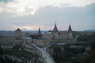 Каменец-Подольская крепость - вид со стороны города