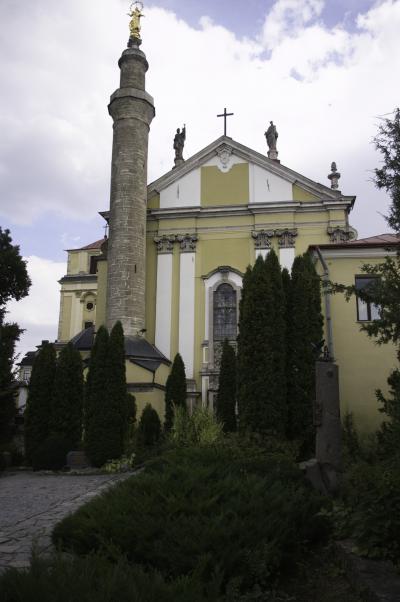 Костел Петра и Павла в Каменце-Подольском - вид снаружи