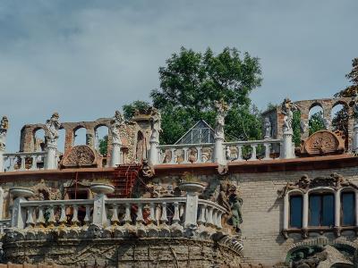 Оформлення балкону та даху будинку скульптора Голованя у Луцьку
