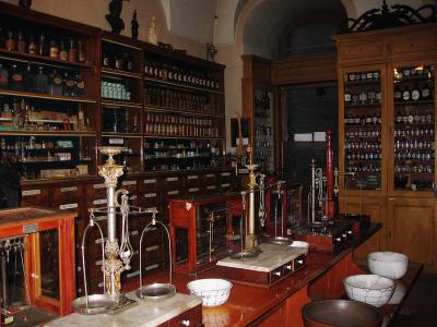 Экспонаты аптеки-музея "Под черным орлом" во Львове