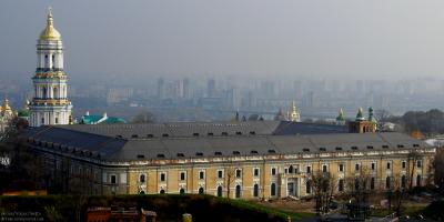 Панорама Мыстецького Арсенала с лаврской колокольней в Киеве