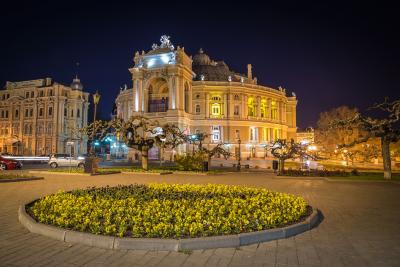 Ночная панорама Одесского театра оперы и балета