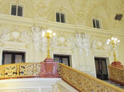 Центральні сходи Одеського оперного театру