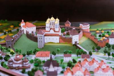 Макет Острожского замка с Богоявленской церковью