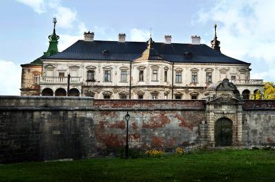 Підгорецький замок із брамою