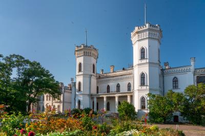 Вид Шаровского дворца Кенига со стороны парка