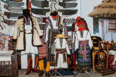 Национальные украинские костюмы в этногалерее "Наследие"