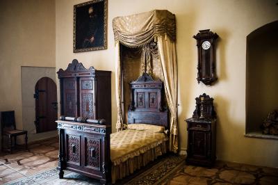 Інтер'єр спальні у Золочівському замку